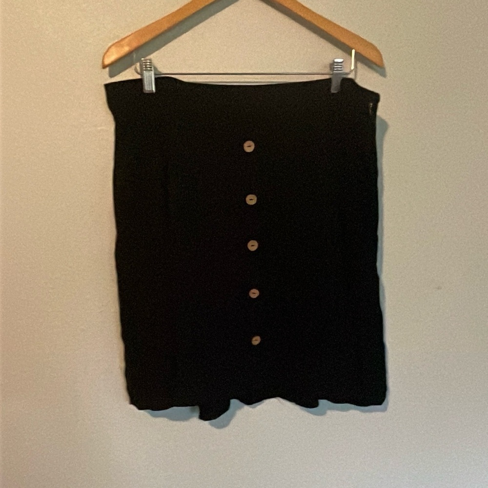 ModCloth black with wood button detail skirt with pockets size 1X